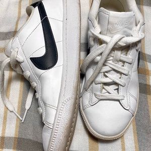 Nike Women’s Tennis Classic White